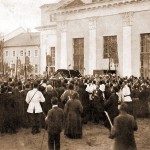 Вынос св. мощей преп. Серафима из церкви свв. Зосимы и Савватия во время всенощной, 18 июля 1903 г., в Успенский собор