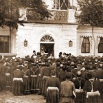 Поднесение Их Императорским Величествам иконы хоругвеносцами 18 июля 1903 г.